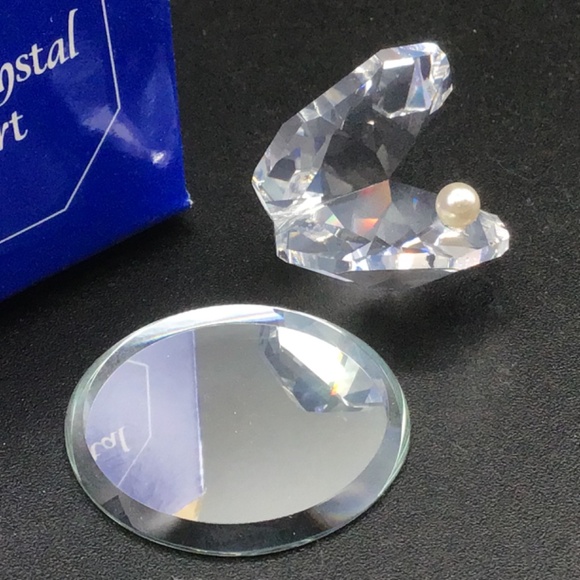 Crystal Art Small crystal clam shell with faux pearl and Mirror. Made in England - Picture 2 of 6